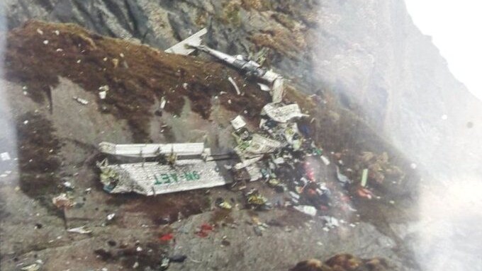 Rottami dell'aereo ritrovato in Nepal (Facebook).