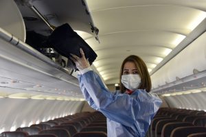 Mascherine sull'aereo, dove bisogna indossarle e quando: tutto dipende dal Paese e dalla compagnia