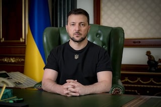 "Zelensky è scampato a 12 attentati dei servizi segreti russi". La rivelazione in un libro su Biden