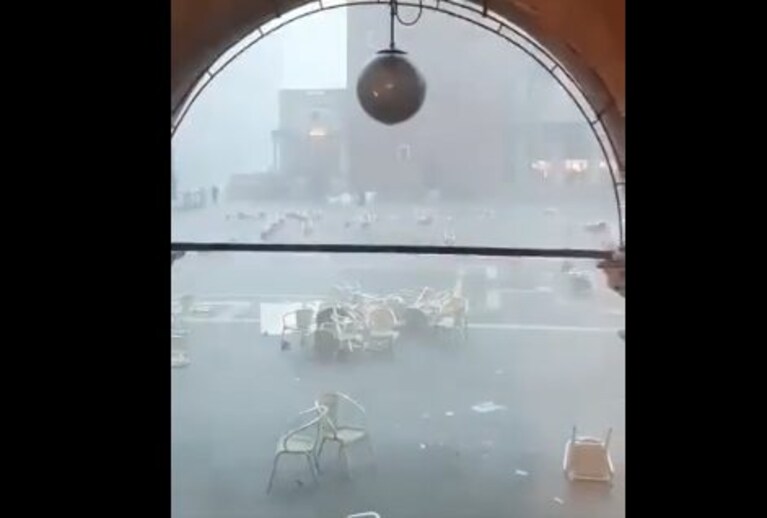 Maltempo in piazza San Marco a Venezia (Screen da Twitter).
