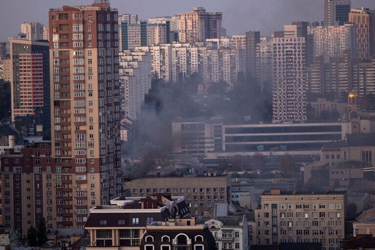 Attacco russo con i droni a Kiev (Getty).