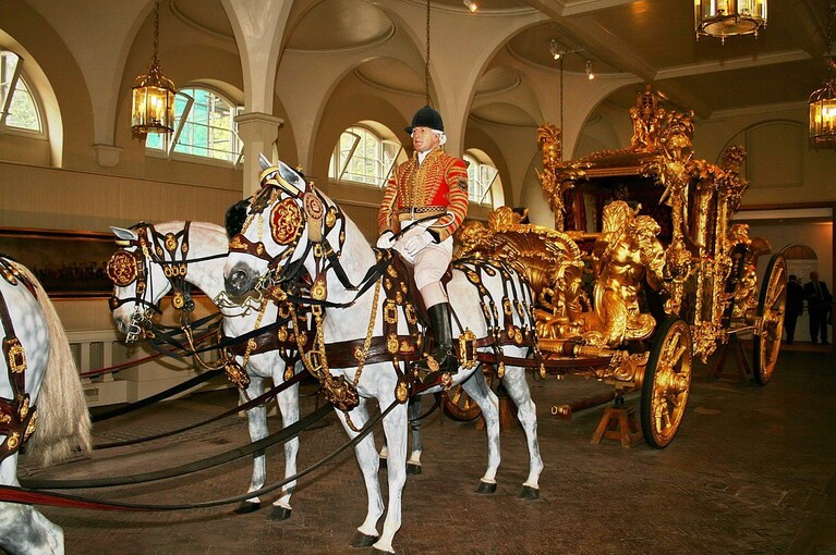 La Gold State Coach (Wikimedia).