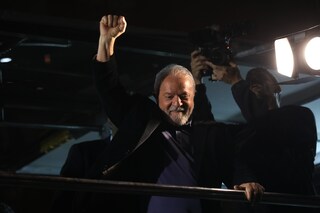 Brasile, sventato attentato per impedire l'insediamento di Lula: "Bombe in tutta la capitale"