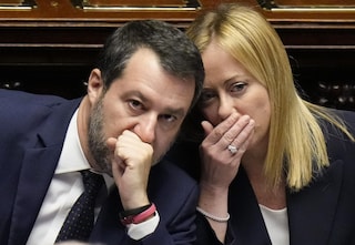 Sondaggi politici, effetto caro benzina: Fratelli d'Italia e Lega perdono voti, crescono Pd e M5s