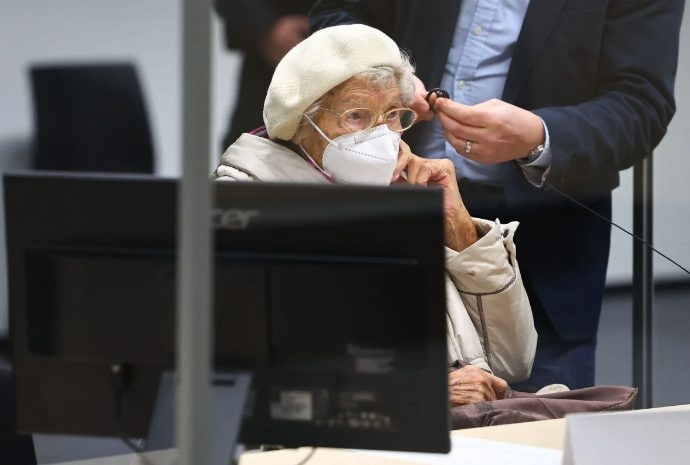 Condannata la 97enne Irmgard Furchner: era segretaria di un campo di ...