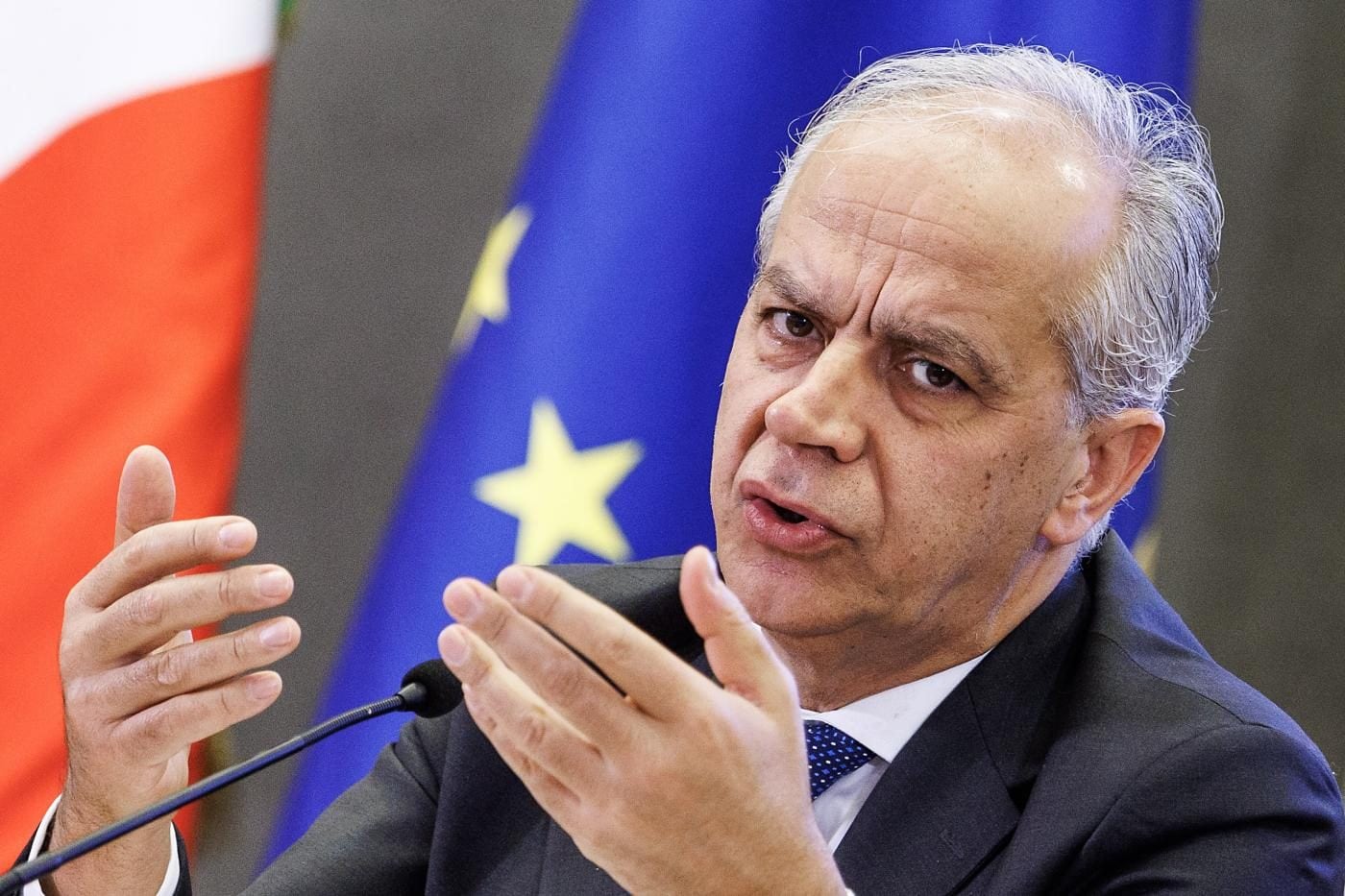 La versione di Piantedosi sulle Ong: 