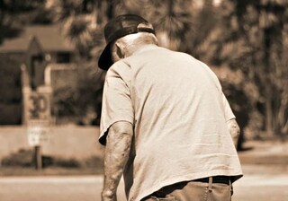 Muore a 90 anni ma resta senza funerale, l'ex sindaco: "Aveva abbandonato i figli da piccoli"