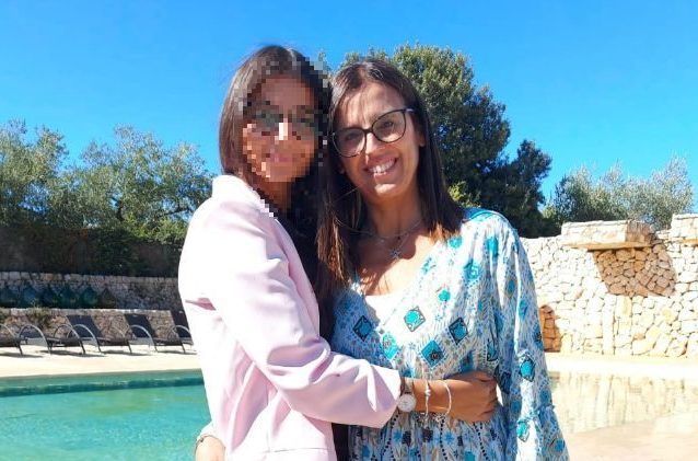 Uccide moglie a coltellate e poi si suicida. La figlia: 