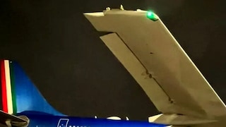 New York, Airbus Ita "tampona" aereo Delta: tranciate un'ala e una coda, 200 passeggeri a terra