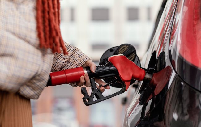 Bonus carburante, incentivi per Isee fino a 15mila euro e sgravi per le imprese: le ipotesi del governo