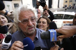 Beppe Grillo dice che l'Italia deve eliminare completamente i contanti