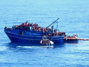 Fermata a Lampedusa la nave ong Sos Humanity