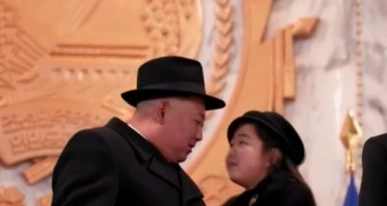 Kim Ju-ae insieme al padre.