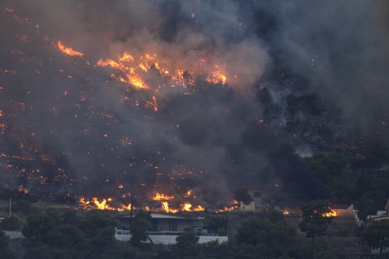 Incendio a Kalamaki del 17 luglio 2023 (LaPresse).