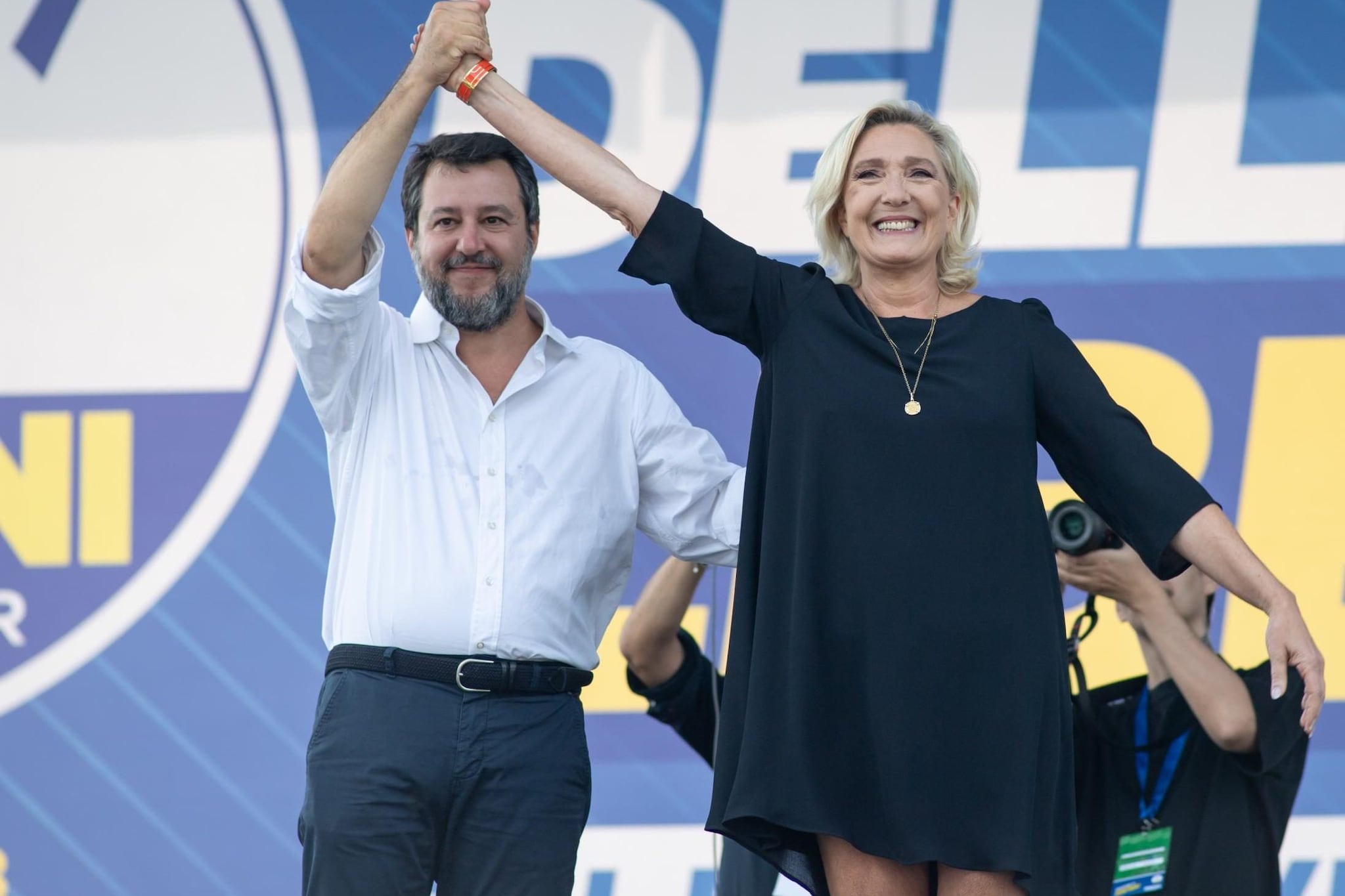 Fondi europei usati per scopi privati: sotto inchiesta Identità e Democrazia, il vecchio gruppo di Salvini e Le Pen