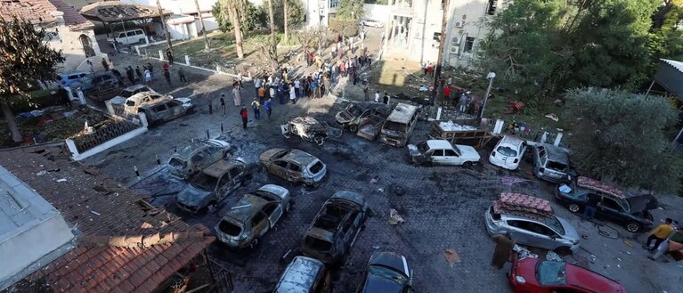 Cosa resta dopo il raid sull'ospedale battista di Gaza (Nexta_tv).
