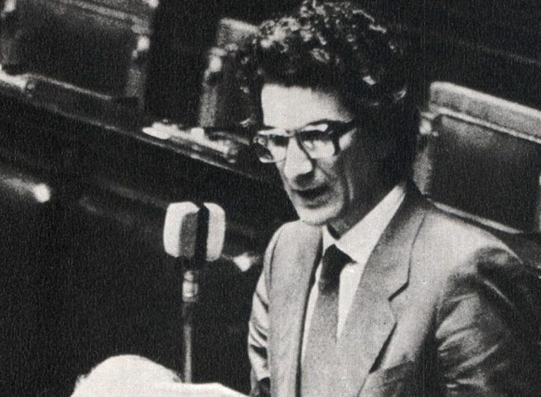 Toni Negri in parlamento (Wikimedia).