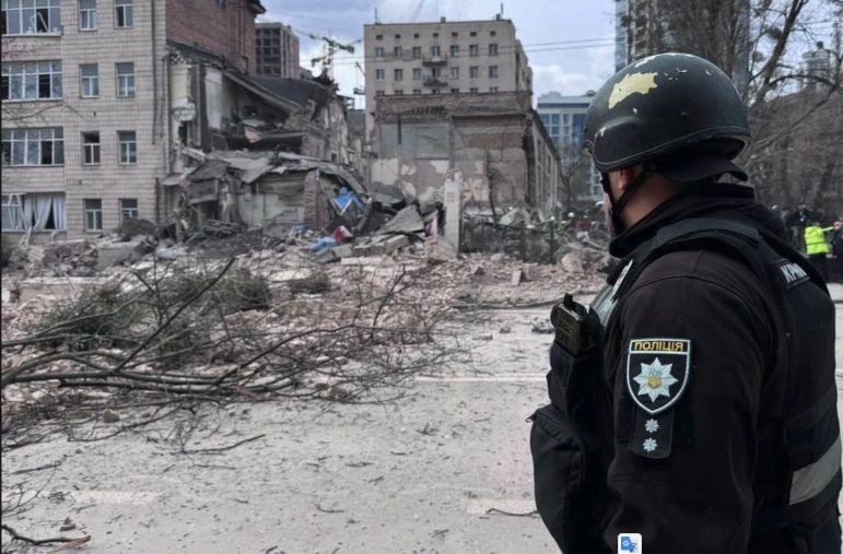 Attacco russo alle infrastrutture energetiche in Ucraina: a Kiev popolazione al buio e al freddo