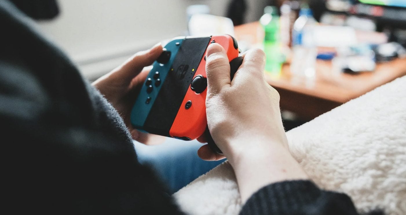 Bambino di 11 anni spara e uccide il padre perché gli aveva tolto un videogioco: la tragedia in Pennsylvania