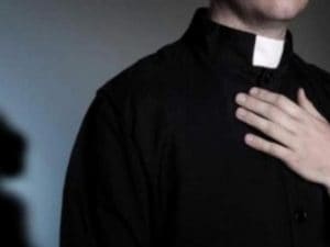 Sacerdote arrestato per maltrattamenti a Locri