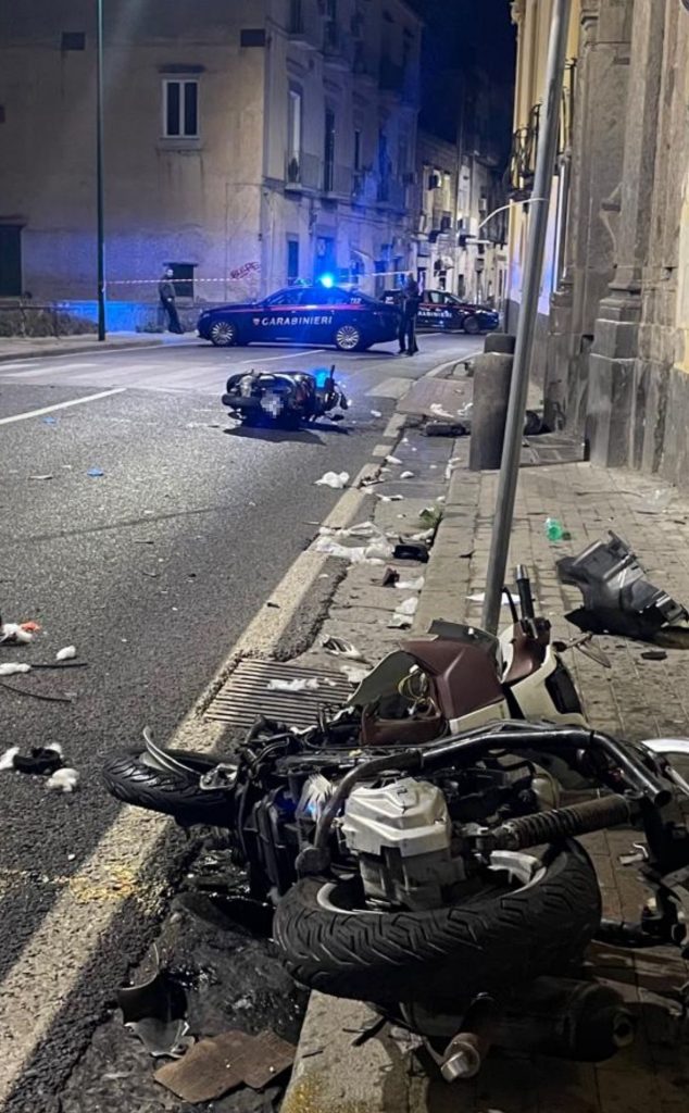 I due motorini coinvolti assieme ad un'auto nell'incidente su via Purgatorio