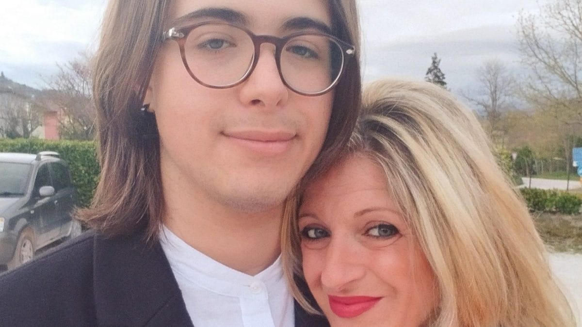 Riccardo Branchini, 19 anni, e la mamma