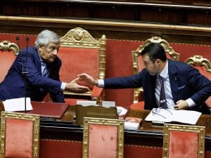 salvini-tajani-mano-300x225.jpg