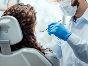 paziente denuncia mi hanno tolto 11 denti sani e messo una protesi sbagliata due dentisti a processo