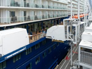 nave da crociera rompe gli ormeggi per forte vento passeggeri precipitano in mare a catania
