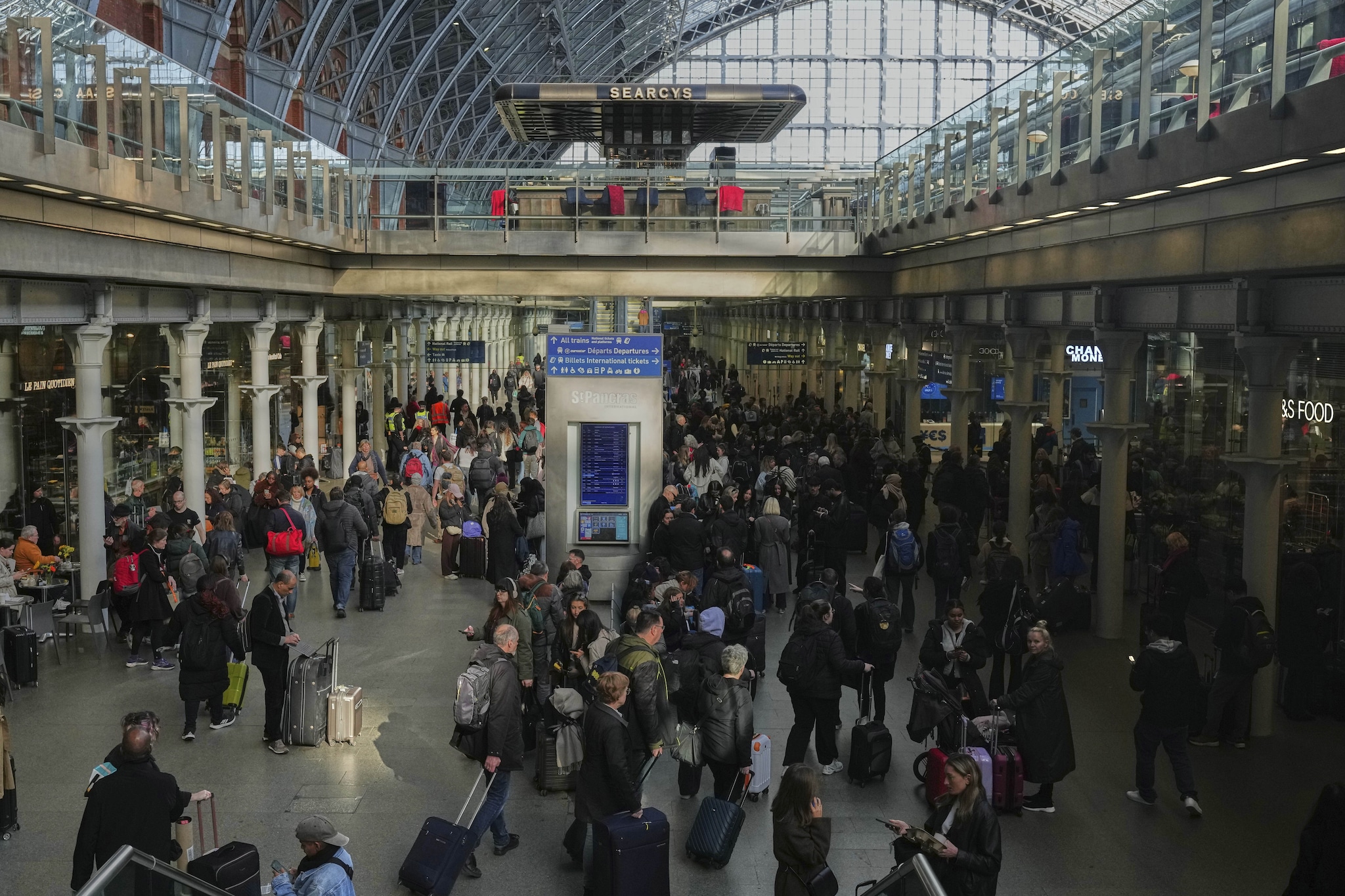 Furto di 600 metri di cavi a Lille blocca Eurostar a Londra, caos e ritardi per migliaia di passeggeri