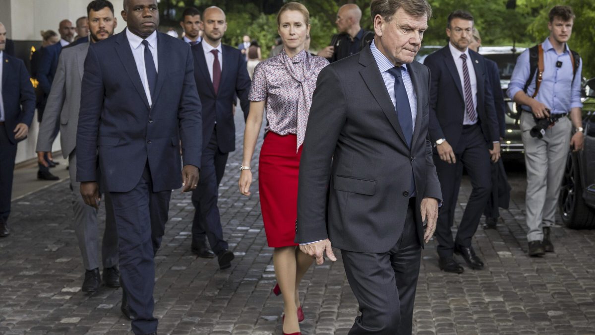 Il ministro degli Esteri britannico David Lammy, il ministro francese per l’Europa e gli Affari Esteri Jean–Noel Barrot, l’Alto Rappresentante dell’Unione Europea per gli Affari Esteri e la Politica di Sicurezza Kaja Kallas e il ministro degli Esteri tedesco Johann Wadephul, dopo l’incontro sul nucleare tra Iran e UE.