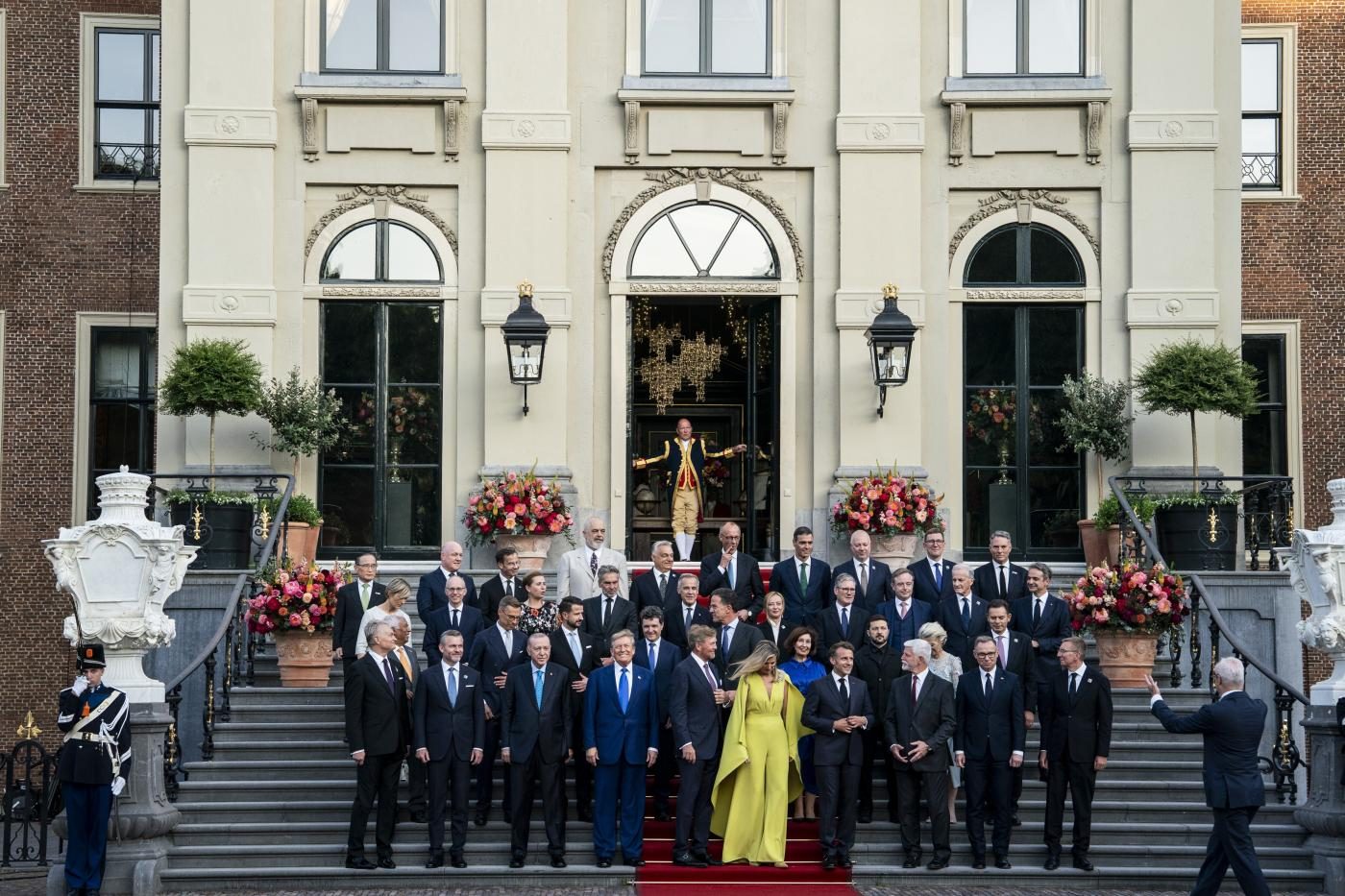 L'Europa si è arresa a Trump sulle spese militari e non ha fatto una bella figura