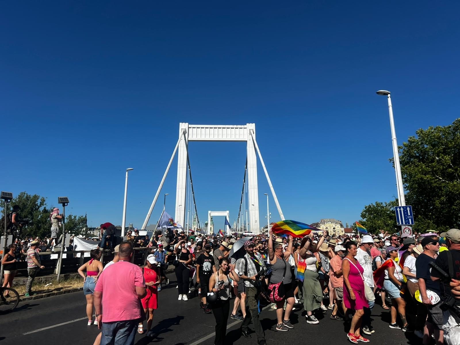 "Abbiamo vinto, l’Europa è con noi". 200mila persone hanno sfidato divieti e blocchi al Budapest Pride