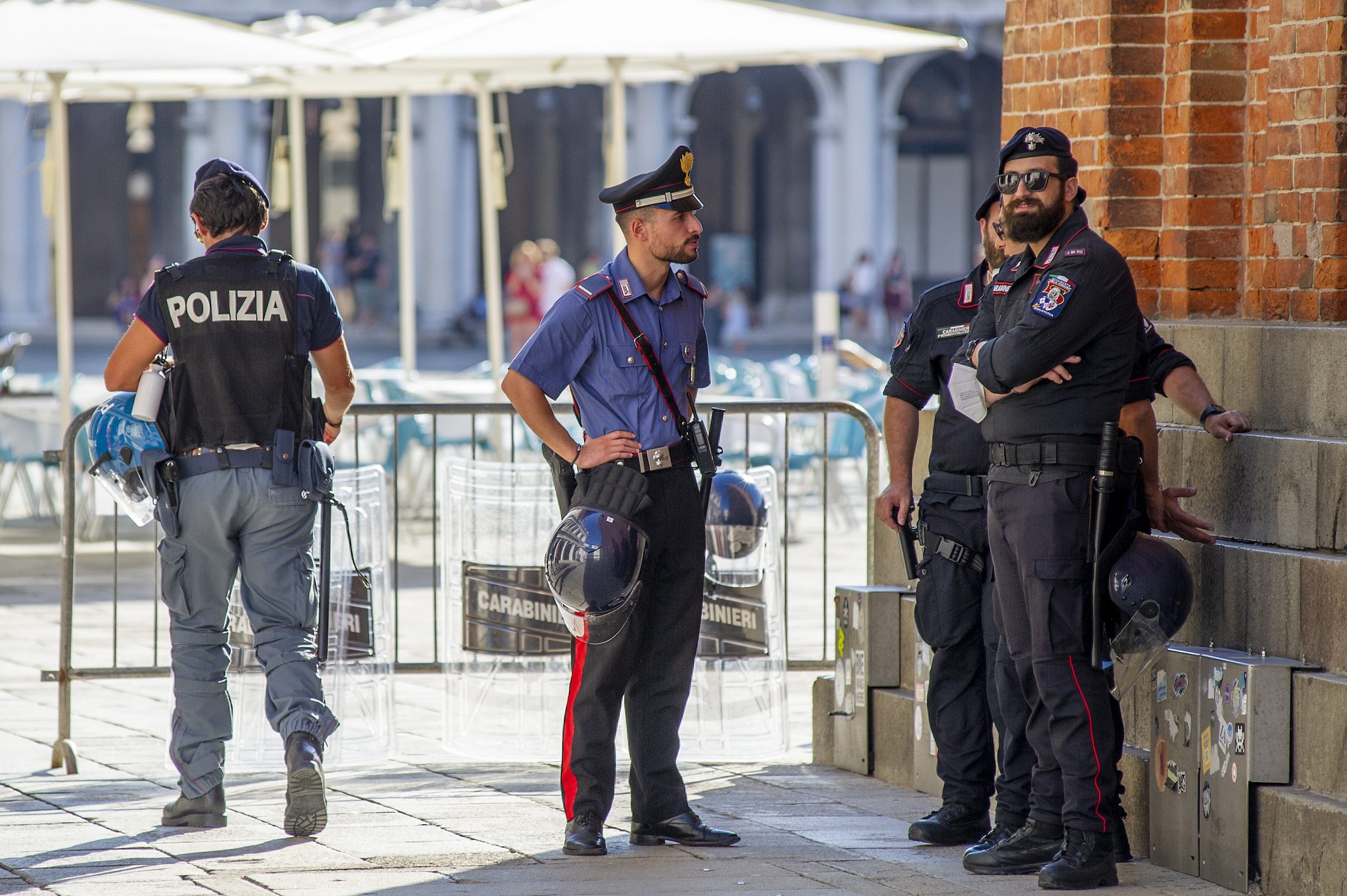 Scontro tra bande nel cuore di Venezia: nella rissa machete e katane, feriti e paura nella notte