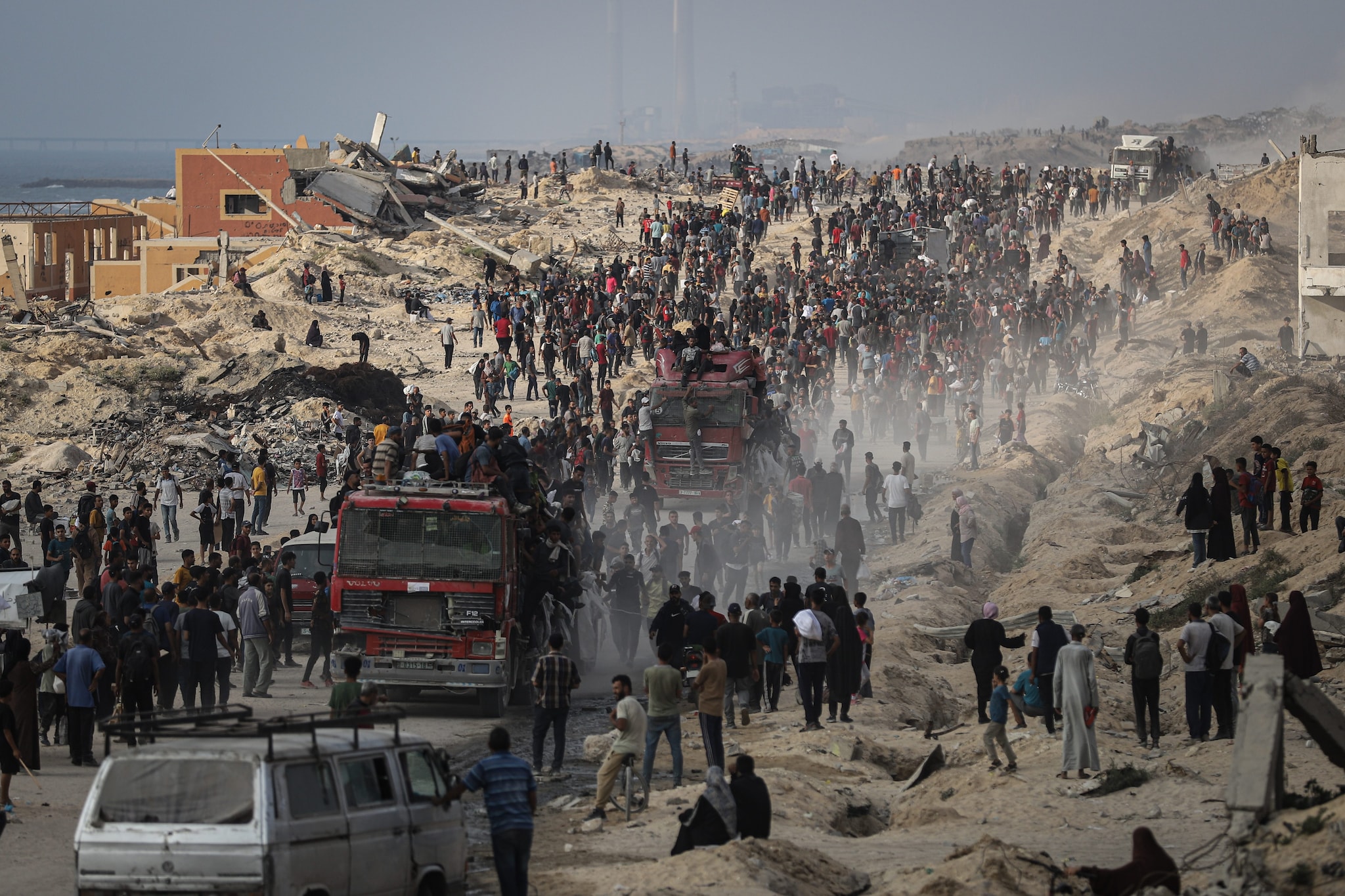 Nuova strage a Gaza, Israele uccide 74 palestinesi, almeno 14 colpiti vicino ai centri per gli aiuti
