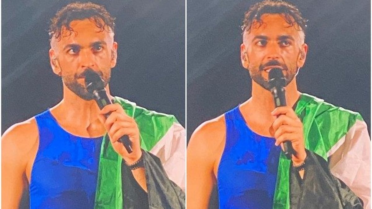 Marco Mengoni con la bandiera della Palestina al concerto allo stadio Maradona di Napoli