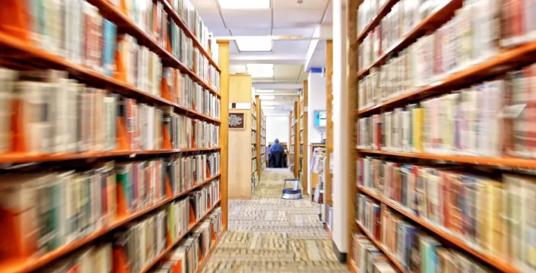 Si masturba in biblioteca davanti a tre studentesse: 50enne denunciato a Perugia
