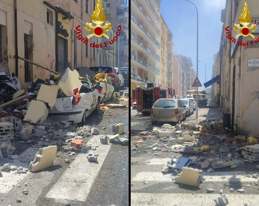 Sassari, esplosione devasta palazzina: 62enne grave, vigili del fuoco rischiano di essere travolti