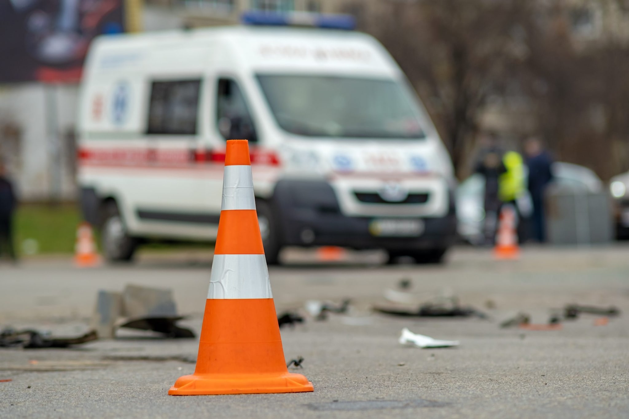 Si schiantano con la moto mentre viaggiano sulla A10: morta la conducente, in gravi condizioni un uomo