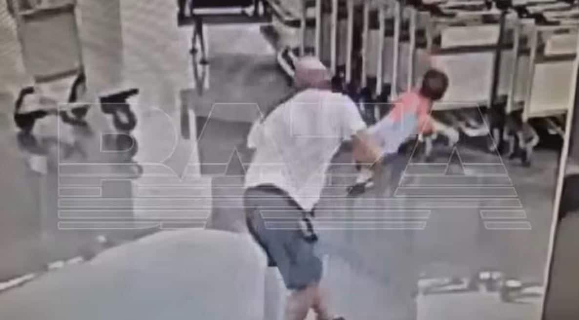 Sbatte a terra bimbo in aeroporto e lo manda in coma, la famiglia: "Drogato, voleva lanciare la valigia"