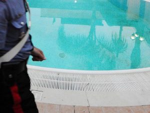 Ragazza annega nella piscina di una villa a Bagheria: la tragedia durante una festa con amici