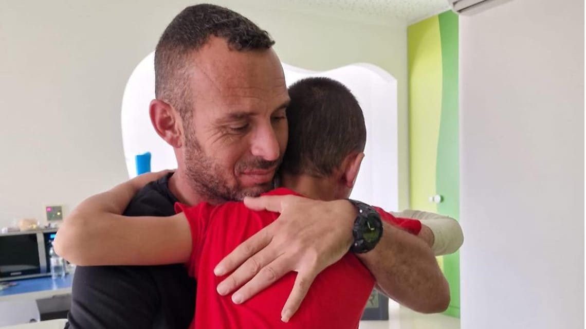 Asaad, il bimbo di Gaza ferito da una bomba: a Torino un intervento record gli restituisce la vista
