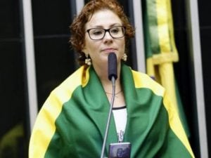 Arrestata a Roma Carla Zambelli, la deputata italo-brasiliana ricercata dall&#8217;Interpol