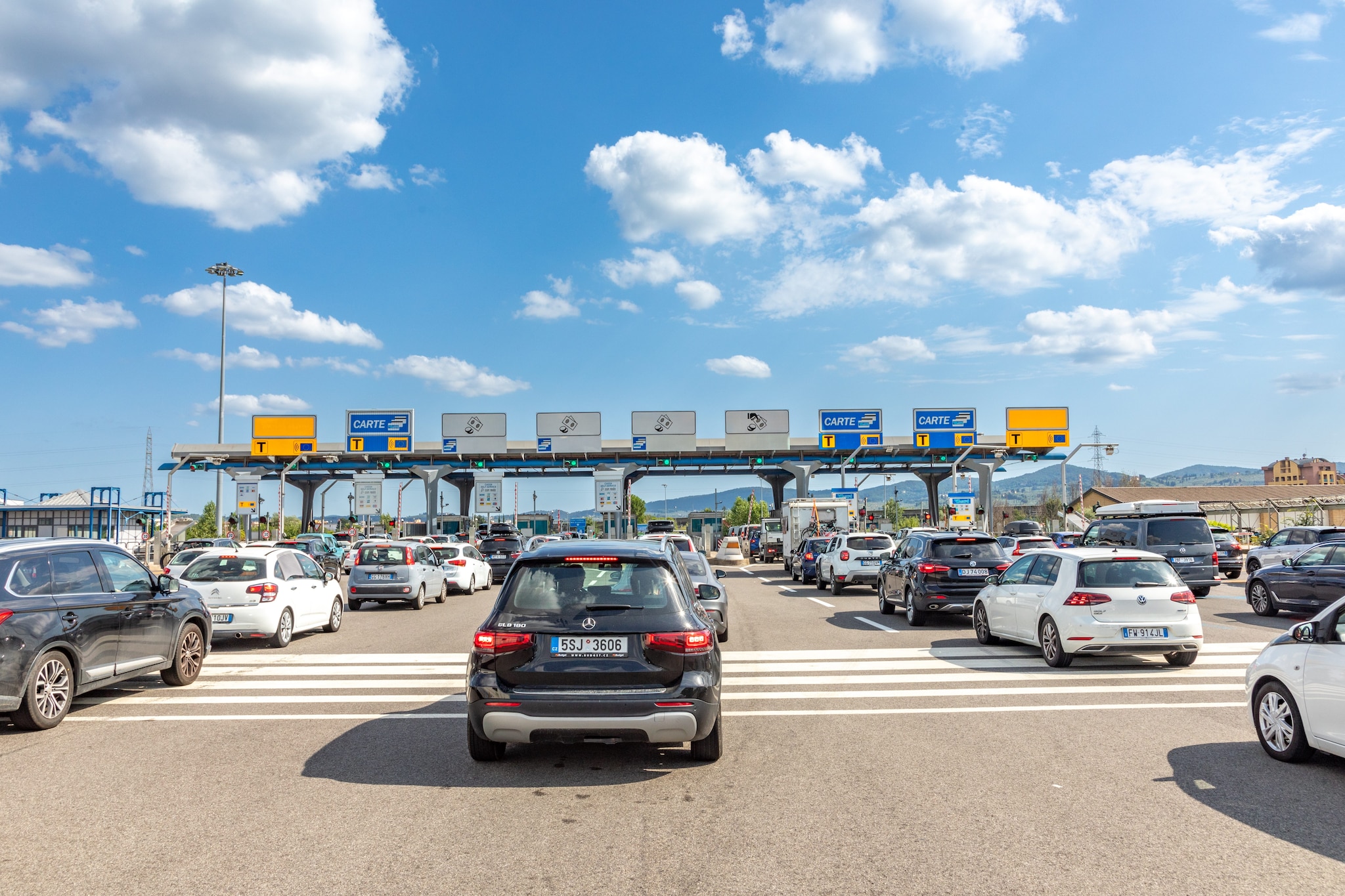 Sull’autostrada A4 il caldo deforma l’asfalto: corsie chiuse e code chilometriche