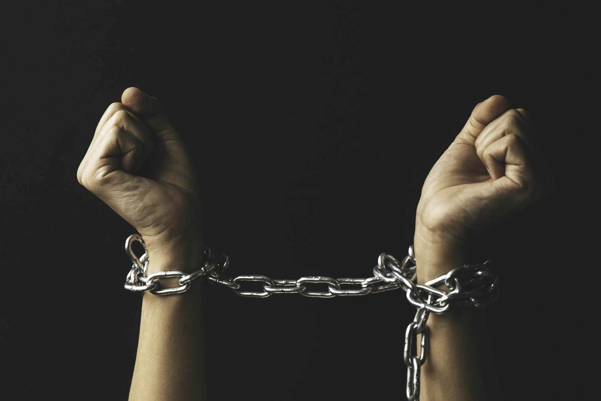 “Mi hanno sequestrato”, era legato mani e piedi ma aveva fatto tutto da solo: incastrato dai video