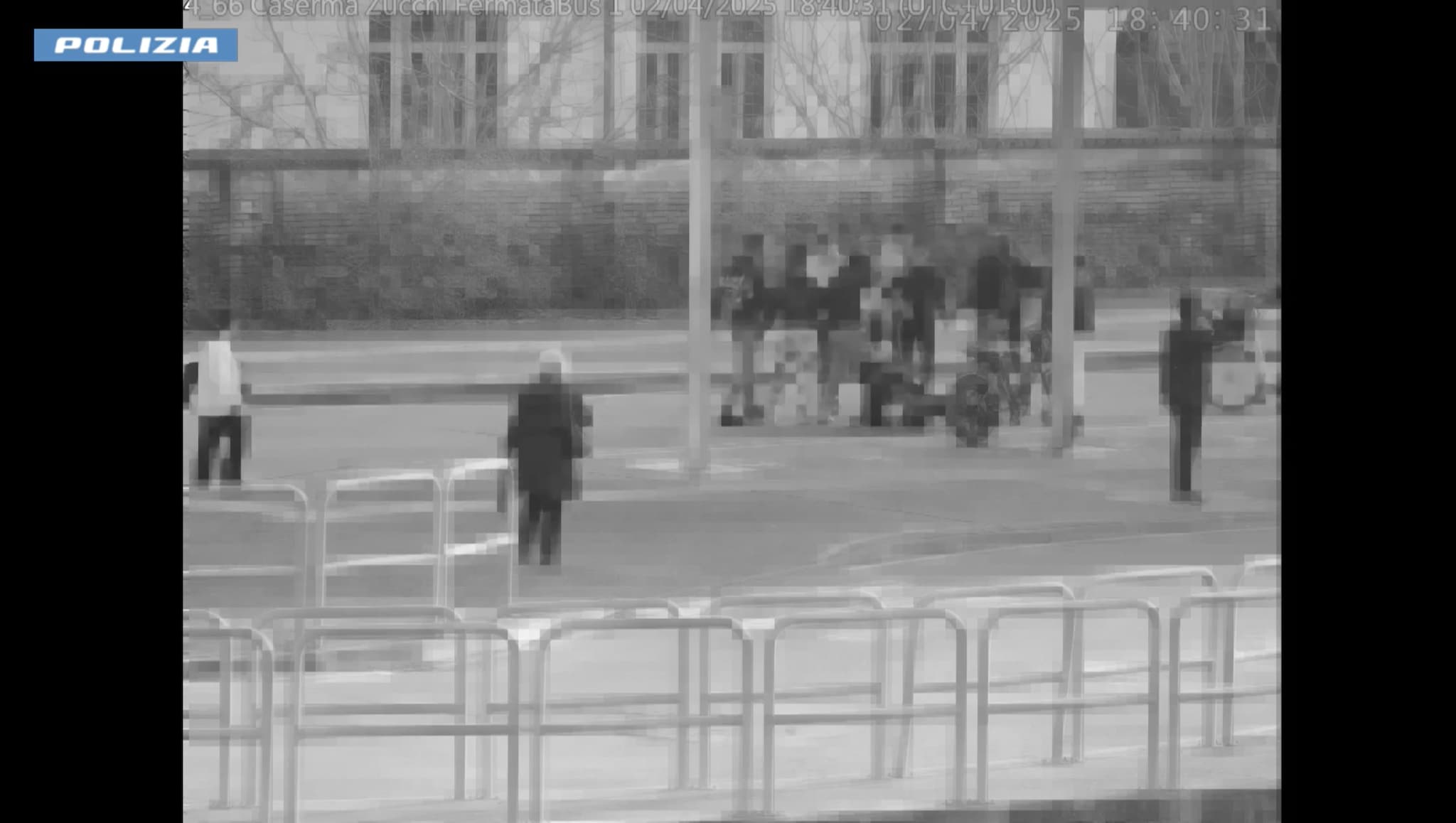 Rapine e violenti pestaggi, presa banda di giovani a Reggio Emilia: una vittima sfregiata da un coltello