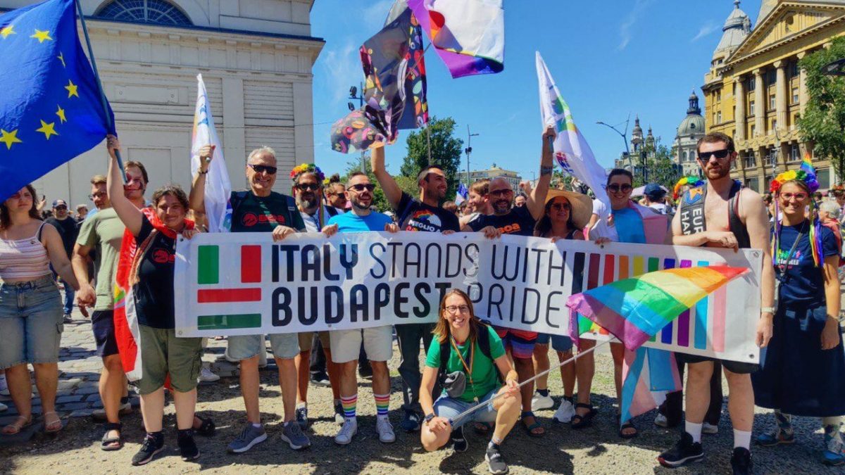 Attivisti italiani al Pride di Budapest