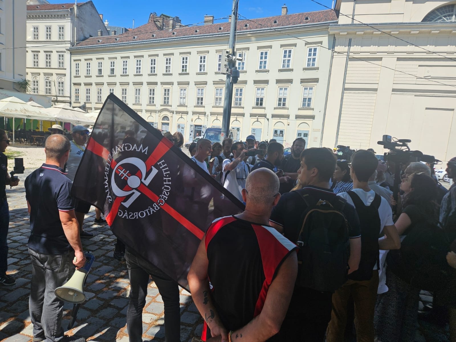 In contemporanea con il Pride erano state organizzate due manifestazioni di gruppi di estrema destra