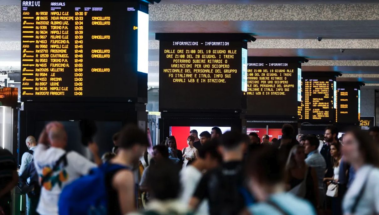 Nuovo sciopero dei treni il 7 e 8 luglio, stop di 21 ore per il personale ferroviario: orari e modalità