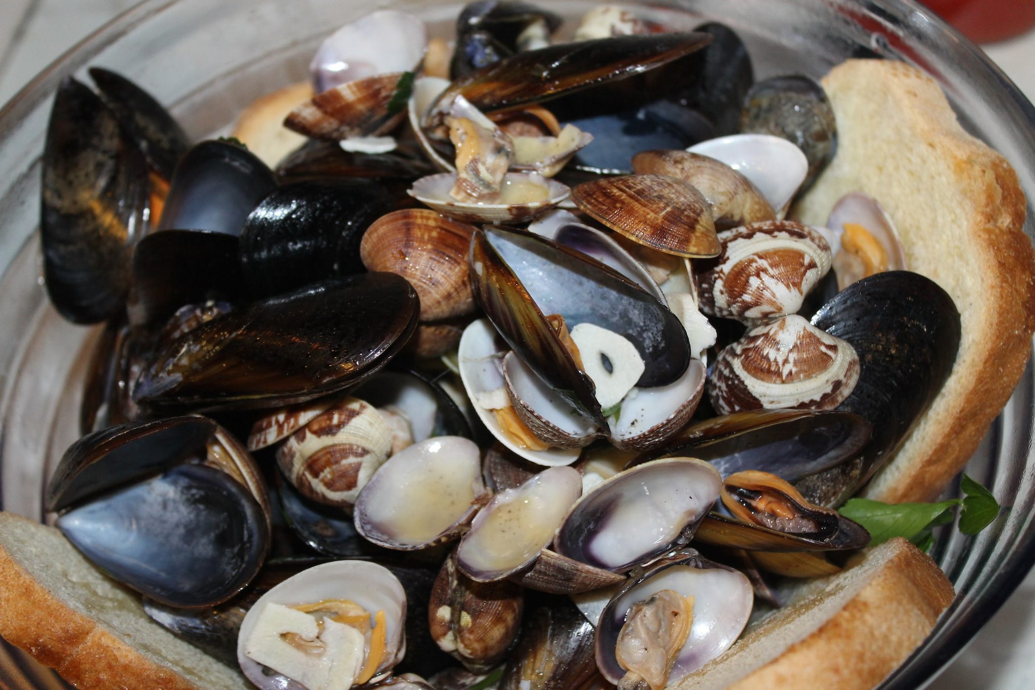 Vongole e lupini sottovuoto richiamati per rischio microbiologico, l'avviso: "Non consumatele"
